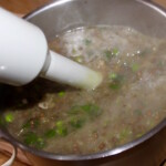 Zupa porowa z soczewicą groszkiem i chilli