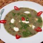 Zupa porowa z soczewicą groszkiem i chilli