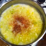 Zupa porowa z ziemniakami i grzankami na maśle