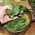 Zupa warzywna ze szpinakiem soczewicą i imbirem