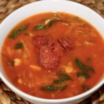 Zupa z porem ciecierzycą i chorizo