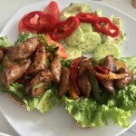 Kiełbaski smażone z papryką Spetsofai