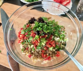 Sałatka z soczewicy z ryżem i papryką