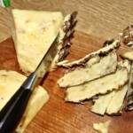 ananas w trakcie obierania