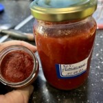 słoiczek domowego przecieru z pomidorów