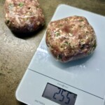 dwa burgery wieprzowe