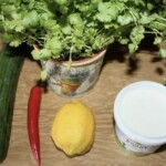 Dip jogurtowy z kolendrą ogórkiem i chilli składniki