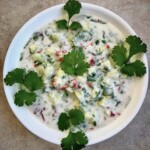 Dip jogurtowy z kolendrą ogórkiem i chilli