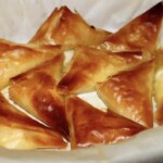 Greckie pierogi z serem feta tiropitakia