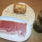 Quesadilla po góralsku z boczkiem i oscypkiem składniki