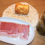 plastry boczku i serek góralski