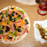 Quesadilla z salami i chilli