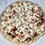 Quesadilla z tuńczykiem sałatkowym w warzywach