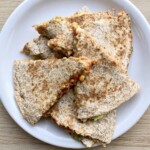 Quesadilla z tuńczykiem sałatkowym w warzywach