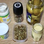 Remulada z kaparami ogórkiem i musztardą składniki