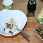 Remulada z kaparami ogórkiem i musztardą przygotowanie