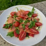 Sałatka łososiowa z pomidorami