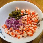 Sałatka z surimi w misce