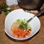 Sos słodko ostry z warzywami i kolendrą przygotowanie