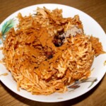 starte jabłka na szarlotkę w misce z przyprawami