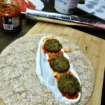 Wrapy z falafelami i warzywami na ostro