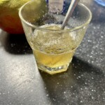 żelatyna rozpuszczana jest w szklance