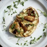 grzanki zapiekane z grzybami i serem brie