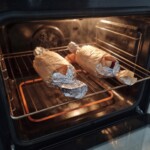 roladka z kurczaka z szynką dojrzewającą i mozzarellą piecze się w piekarniku